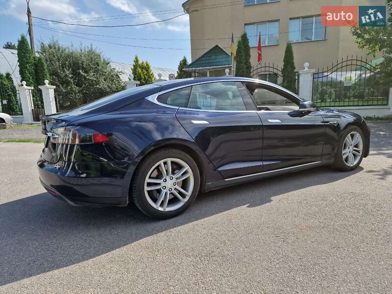 Лифтбек Tesla Model S 2015 в Виннице фото 6 Лифтбек Tesla Model S 2015 в Виннице