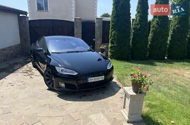 Лифтбек Tesla Model S 2015 в 