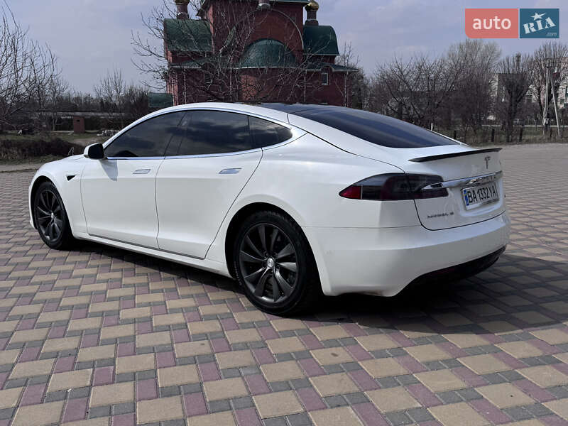 Ліфтбек Tesla Model S 2017 в Гайсину
