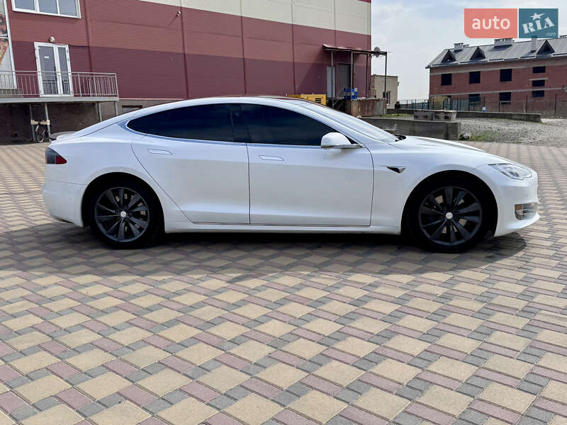 Ліфтбек Tesla Model S 2017 в Гайсину