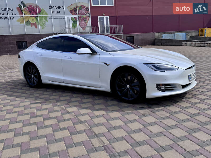 Ліфтбек Tesla Model S 2017 в Гайсину