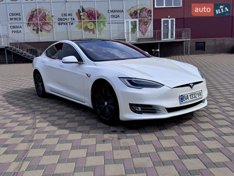 Ліфтбек Tesla Model S 2017 в Гайсину
