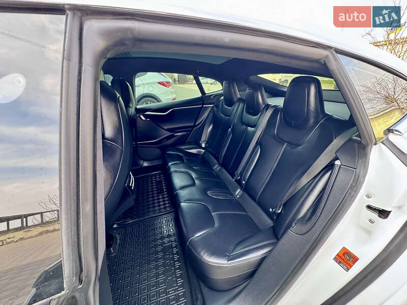 Ліфтбек Tesla Model S 2017 в Гайсину