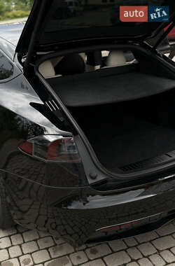 Лифтбек Tesla Model S 2021 в 