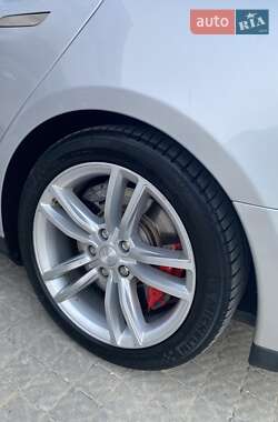 Лифтбек Tesla Model S 2014 в 