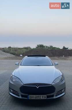 Лифтбек Tesla Model S 2014 в 