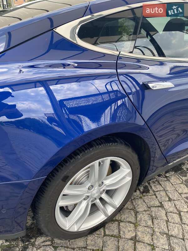 Лифтбек Tesla Model S 2015 в Хмельницком фото 18 Лифтбек Tesla Model S 2015 в Хмельницком
