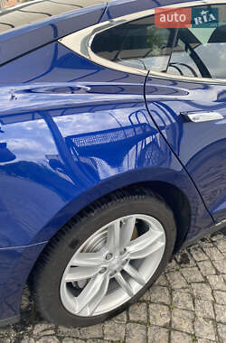 Лифтбек Tesla Model S 2015 в 