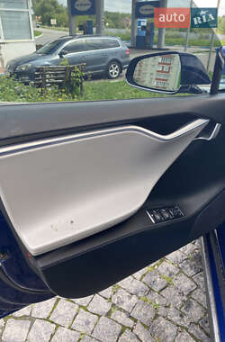 Лифтбек Tesla Model S 2015 в 