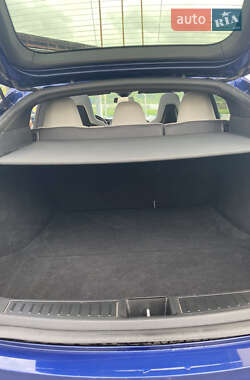 Лифтбек Tesla Model S 2015 в 