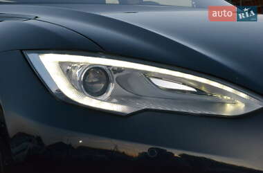 Лифтбек Tesla Model S 2015 в 