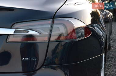 Лифтбек Tesla Model S 2015 в 
