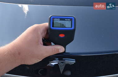 Лифтбек Tesla Model S 2015 в 
