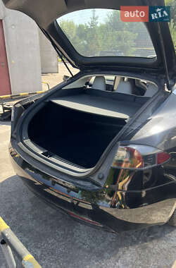 Лифтбек Tesla Model S 2016 в 