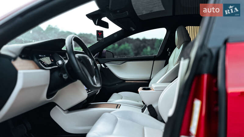 Лифтбек Tesla Model S 2020 в Ровно