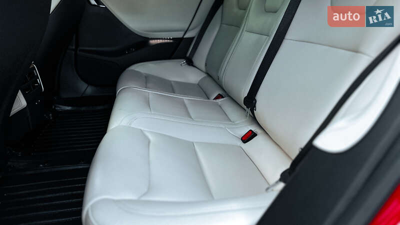 Лифтбек Tesla Model S 2020 в Ровно