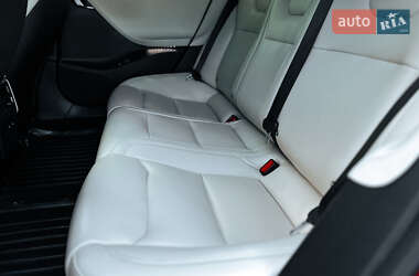 Лифтбек Tesla Model S 2020 в 