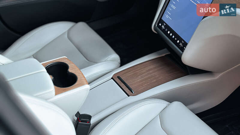 Лифтбек Tesla Model S 2020 в Ровно