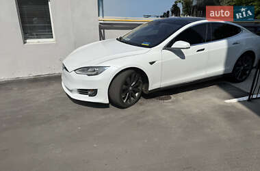 Лифтбек Tesla Model S 2013 в 