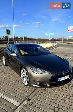 Лифтбек Tesla Model S 2015 в 