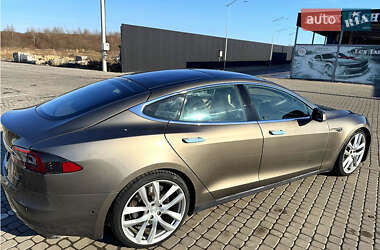 Лифтбек Tesla Model S 2015 в 