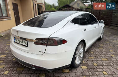 Лифтбек Tesla Model S 2013 в 