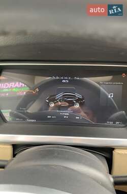 Лифтбек Tesla Model S 2013 в 