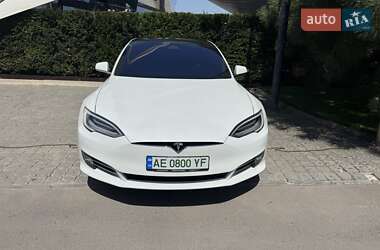 Tesla Model S 2020
