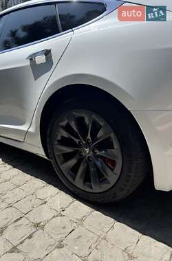 Ліфтбек Tesla Model S 2020 в 