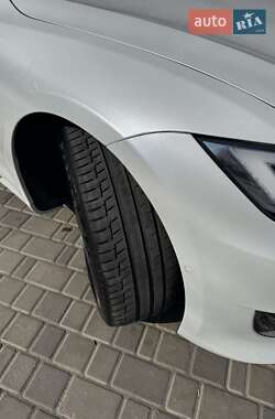 Ліфтбек Tesla Model S 2020 в 