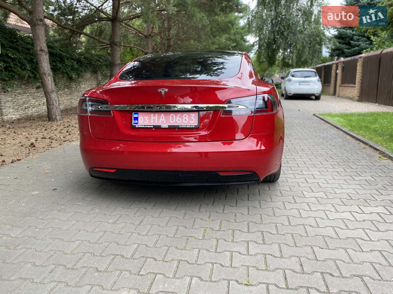 Лифтбек Tesla Model S 2016 в Луцке