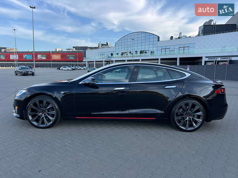 Лифтбек Tesla Model S 2020 в Киеве