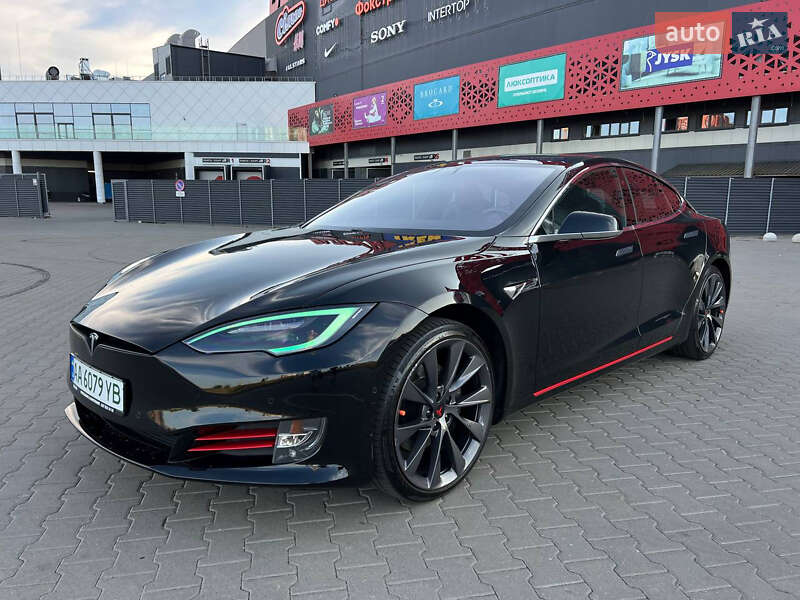 Лифтбек Tesla Model S 2020 в 