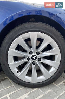Лифтбек Tesla Model S 2016 в Ровно