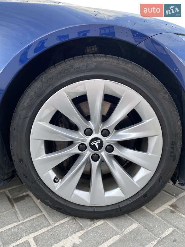 Лифтбек Tesla Model S 2016 в Ровно