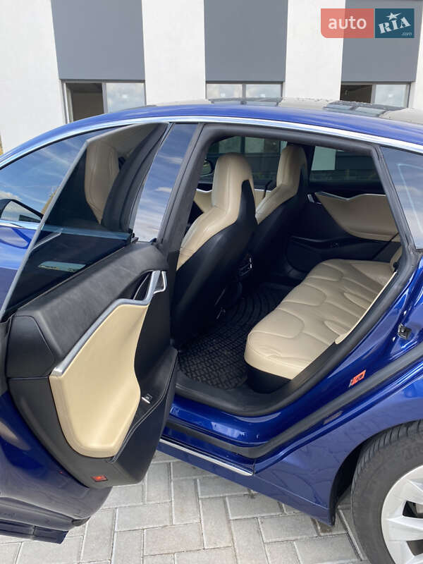 Лифтбек Tesla Model S 2016 в Ровно