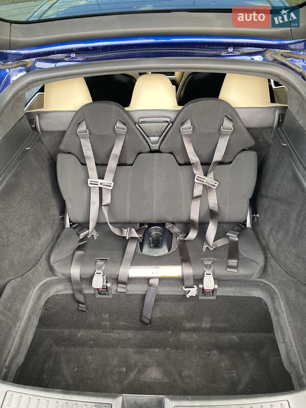 Лифтбек Tesla Model S 2016 в Ровно