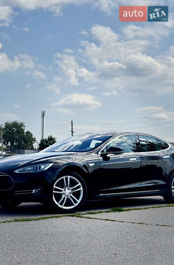 Tesla Model S 2015