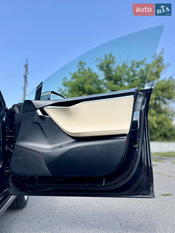 Лифтбек Tesla Model S 2015 в Кременчуге