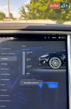 Лифтбек Tesla Model S 2015 в 