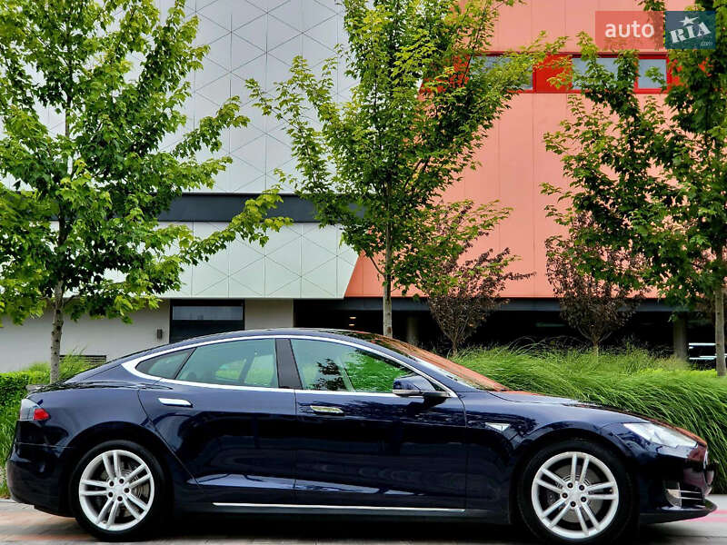 Лифтбек Tesla Model S 2014 в Киеве