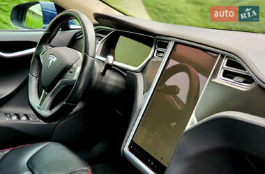Лифтбек Tesla Model S 2014 в 