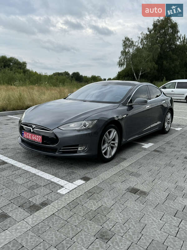 Лифтбек Tesla Model S 2013 в 