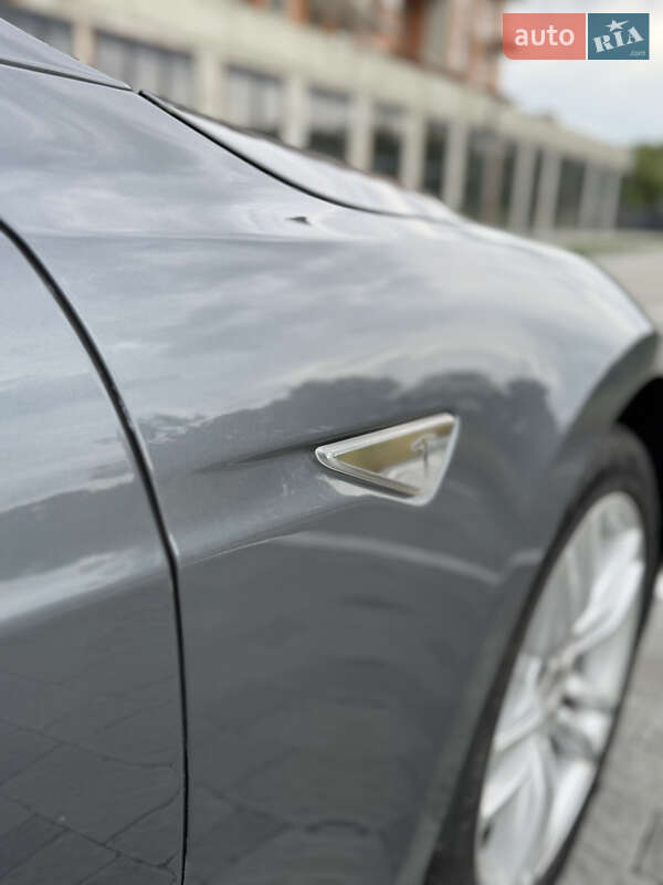 Лифтбек Tesla Model S 2013 в Львове