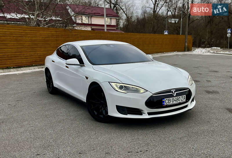 Лифтбек Tesla Model S 2016 в 