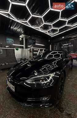 Tesla Model S 2018