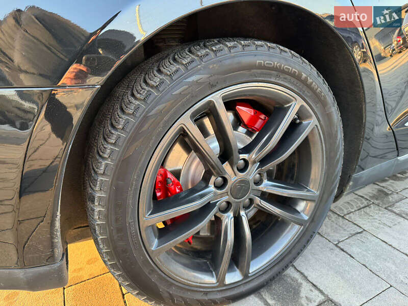 Ліфтбек Tesla Model S 2014 в Луцьку