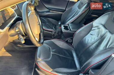 Лифтбек Tesla Model S 2014 в 