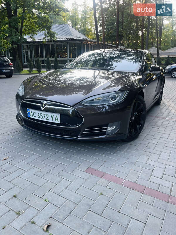 Лифтбек Tesla Model S 2013 в 