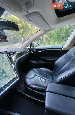 Лифтбек Tesla Model S 2013 в 